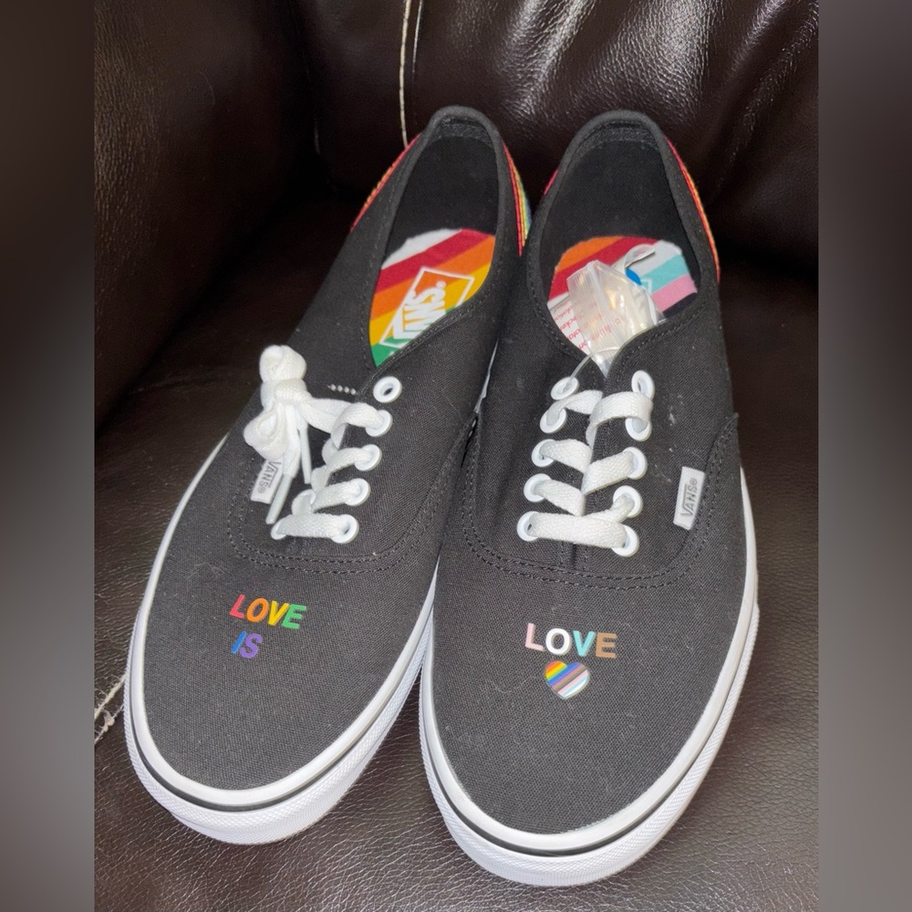 NWT Vans Pride Collection Love is Love Shoes Men’s Size 10, Black Multi Rainbow